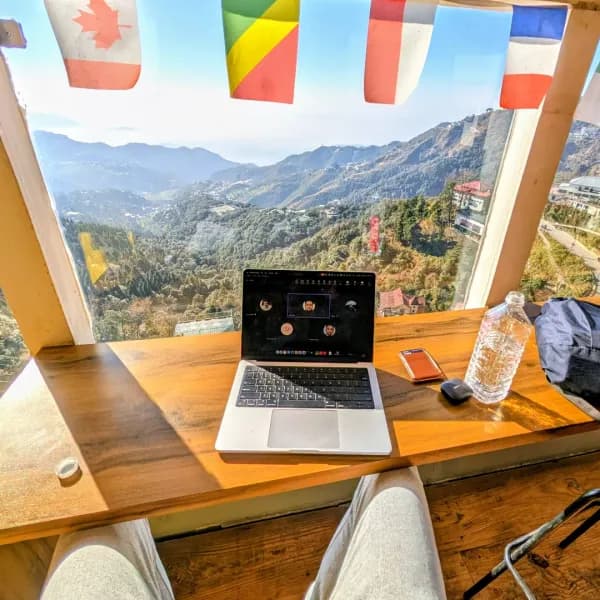 The theory is that the screen connects us to the immediate and the urgent, while the window anchors us firmly to the eternal. 🖼️✨

#thetheoryis #workfromanywhere #mountainoffice #remotework #digitalnomad