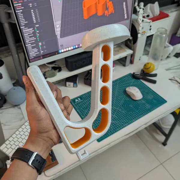 J-shaped headphone stand in two-tone filament
