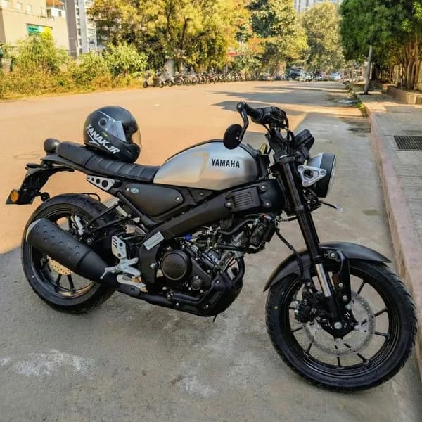 Yamaha XSR shot 1